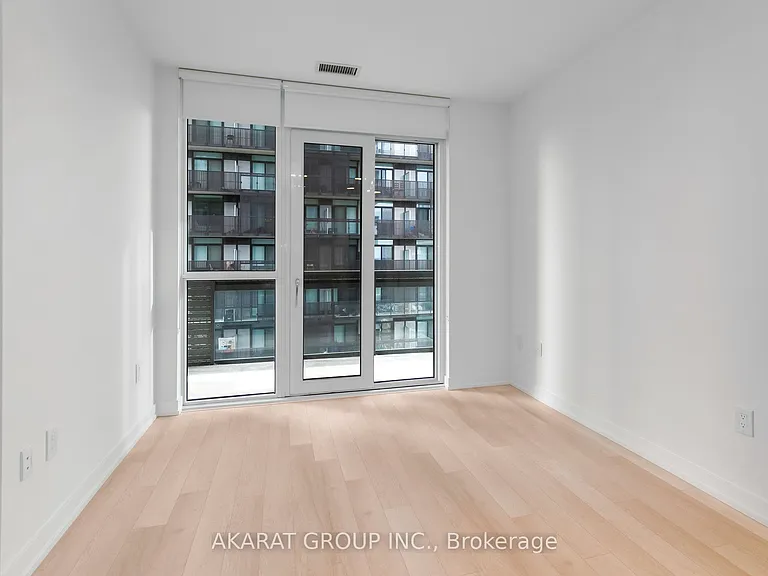 39 Roehampton Ave #2407 — Photo 12