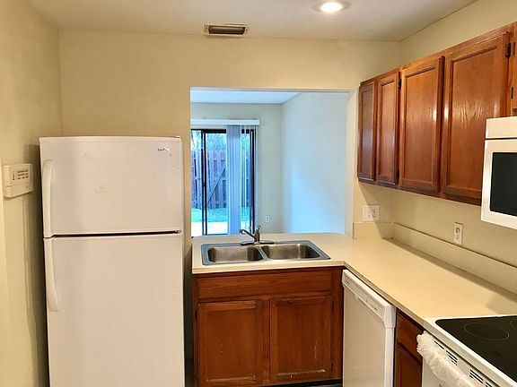 4th image of 5005 Breckenridge Place #4