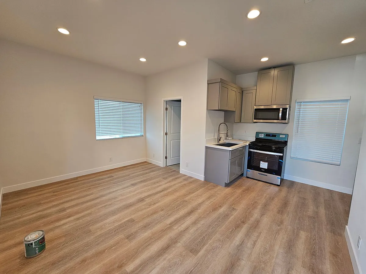 Building Photo - 9791 Oasis Ave #STUDIO