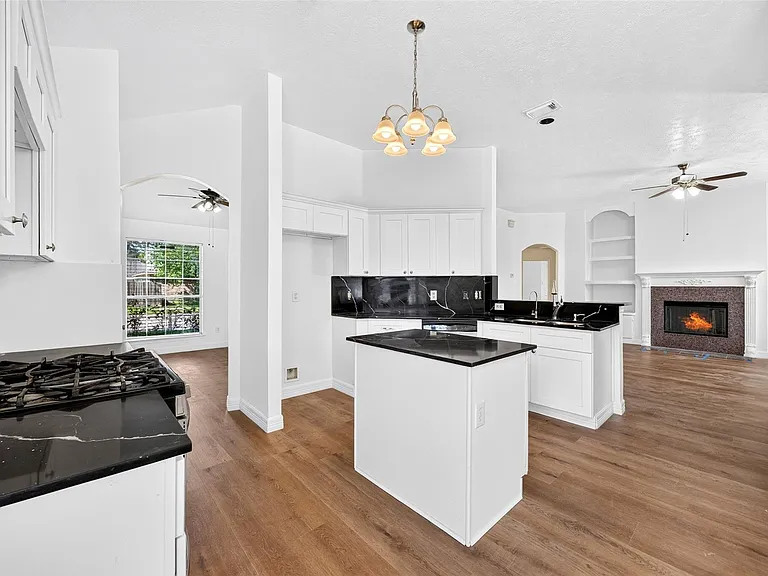 15307 Flemington Ave — Photo 18