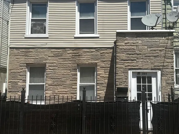 386 Union Street image 1 of 2