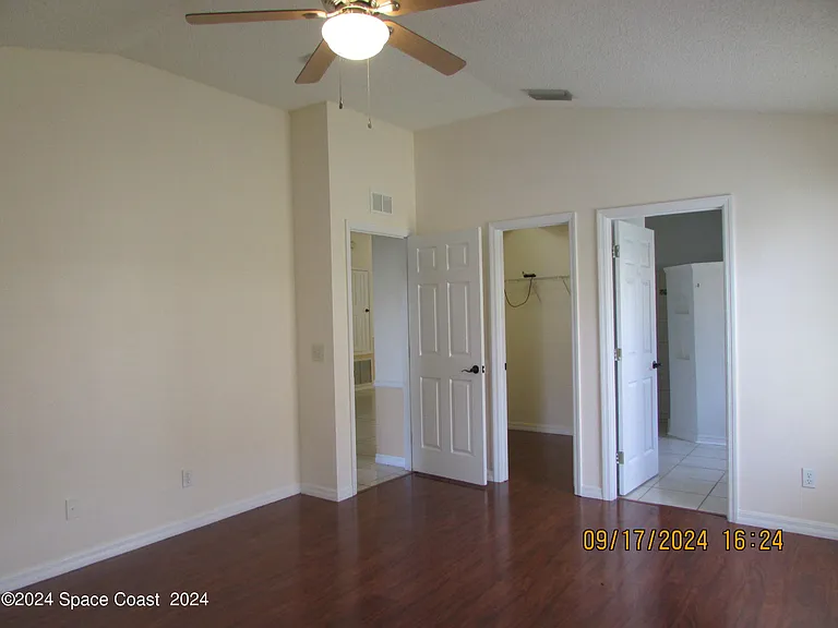 1065 Sedgewood Cir — Photo 31
