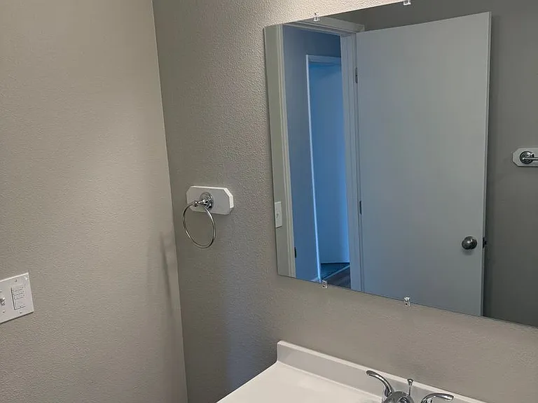 MAC CITY APARTMENTS — Photo 24