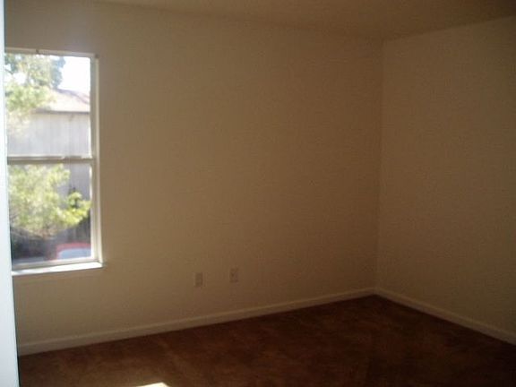 4th image of 1809 Treeline Ct
