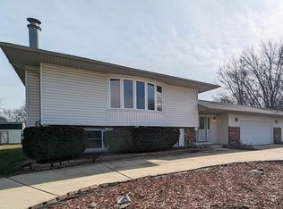 11S711 Book Rd, Naperville, IL 60564