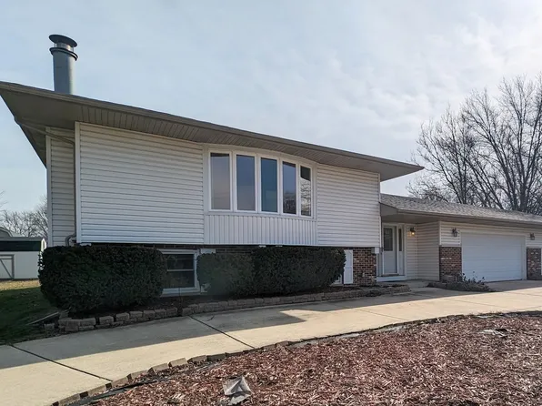 11S711 Book Rd, Naperville, IL 60564