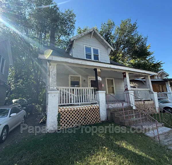 327 E Stuart Ave — Photo 1