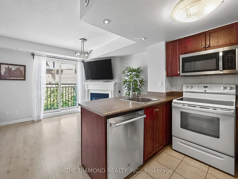 16 Laidlaw St #912 — Photo 4