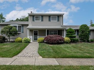 33 Alpine Pl, Colonia, NJ 07067