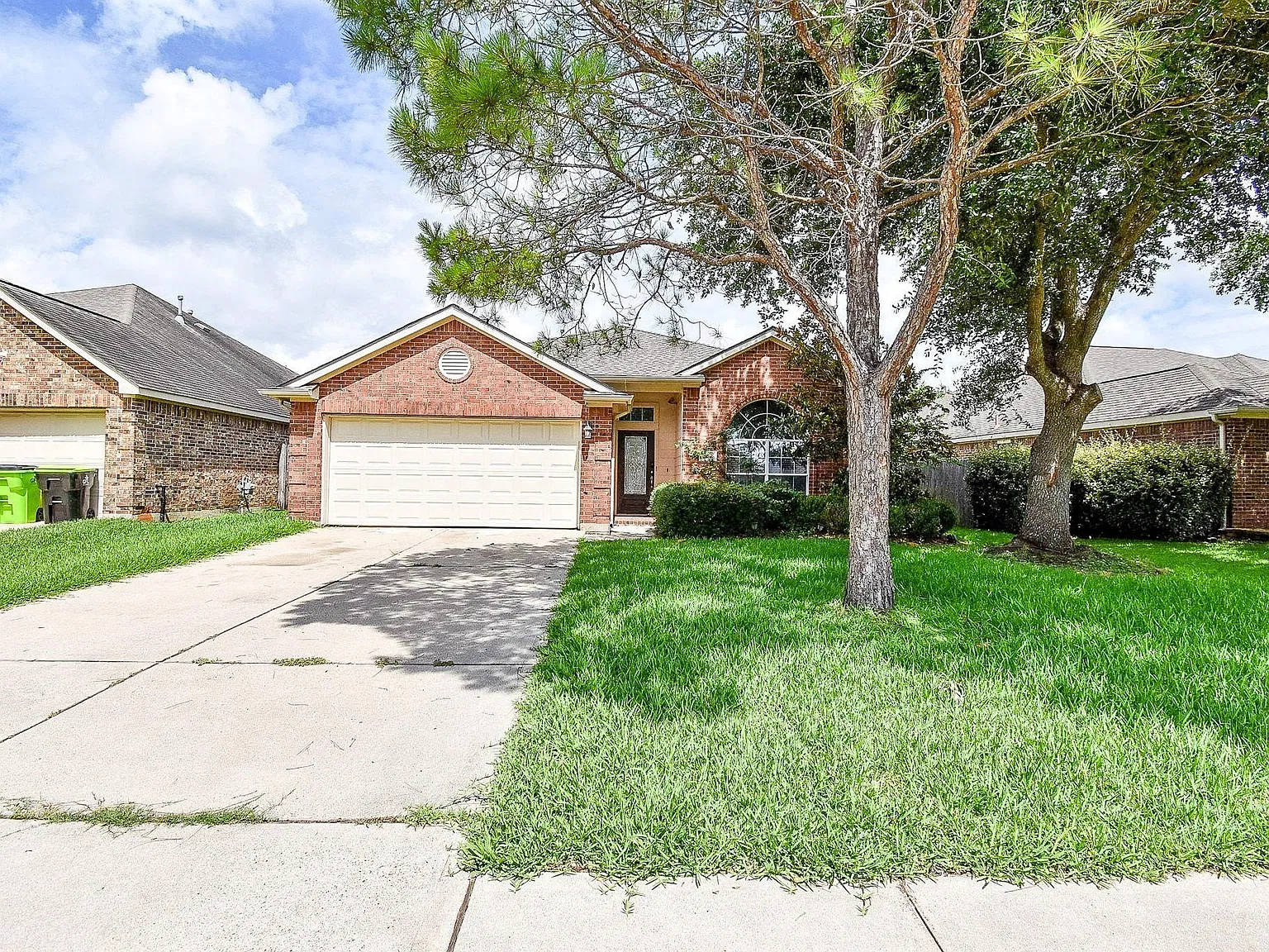 3 bed, 2.0 bath, 1934 sqft, $1,990 — Photo 3
