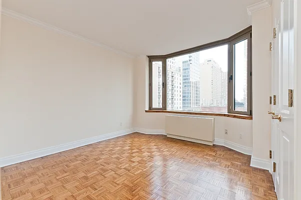 Sold by Mallan Real Estate Inc | media 17