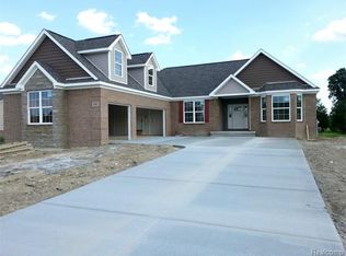 295 Lenox Ln, Brighton, MI