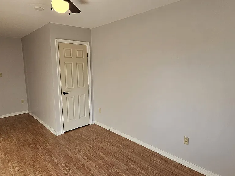 408 Main St — Photo 16