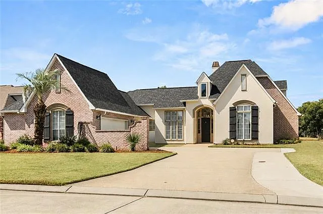 4 bed, 3.5 bath, 3244 sqft, $3,700 — Photo 2