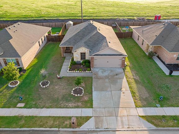 2nd image of 716 Savanna Dr