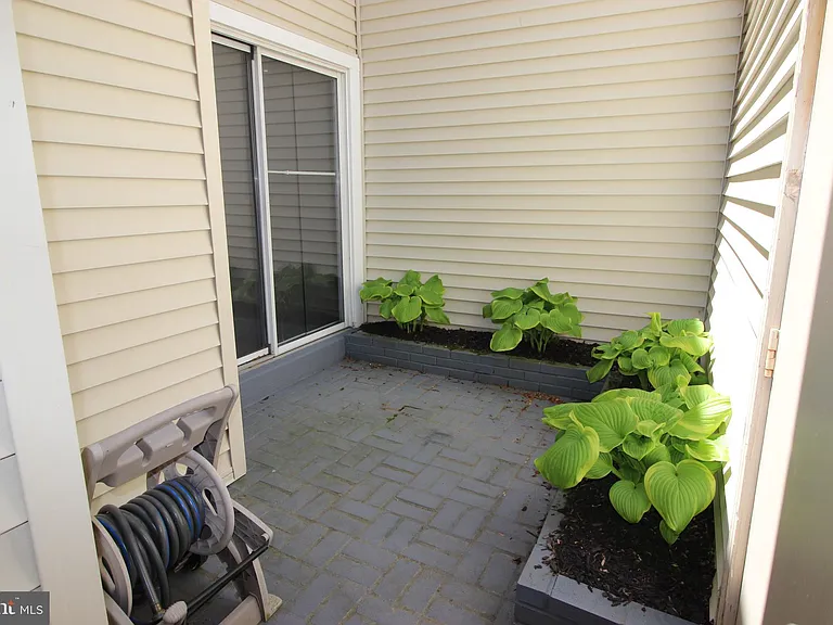 1632 McNelis Dr — Photo 4