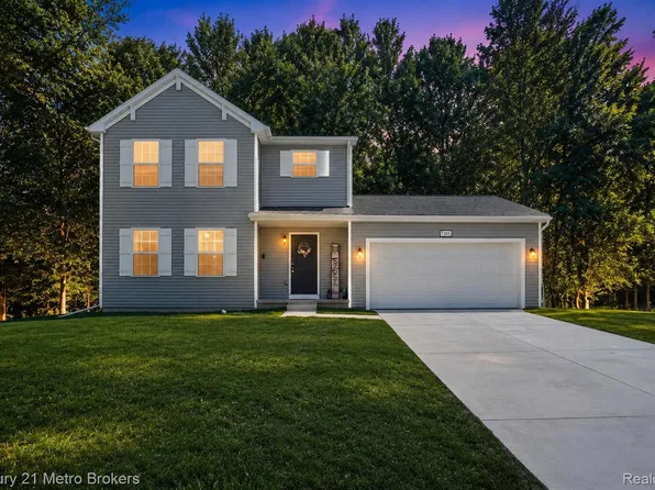 7205 Timberline Dr, Flint, MI 48507