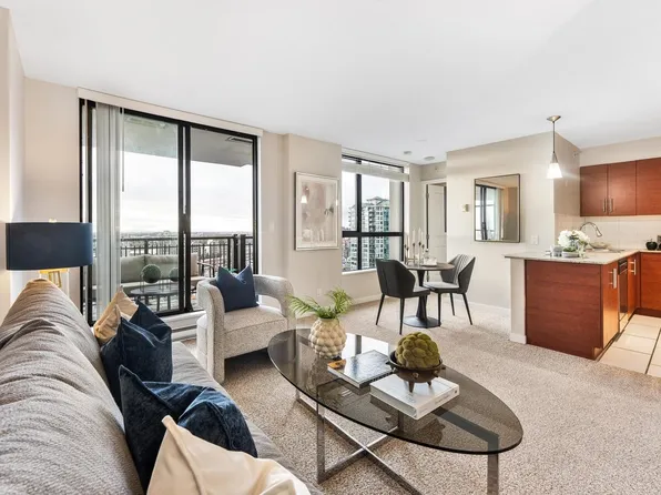 814 Royal Ave #1402, New Westminster, BC V3M 1J9