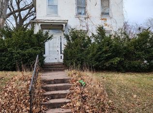 701 W 3rd St, Muscatine, IA 52761