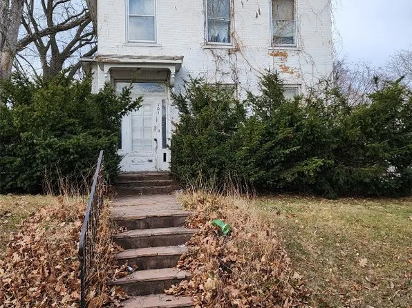 701 W 3rd St, Muscatine, IA 52761
