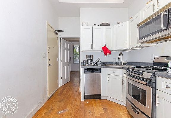 2nd image of 291 Wyckoff Ave #2V