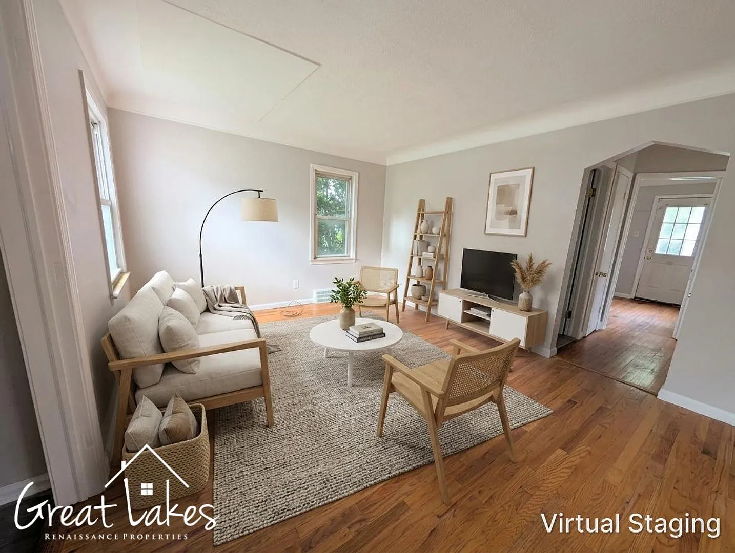 Charming 3 Bedroom 1 Bathroom now available for rent! — Photo 2