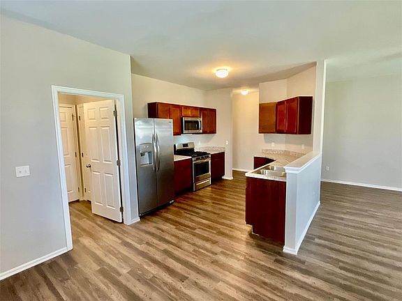 4th image of 1775 Bartlett Dr