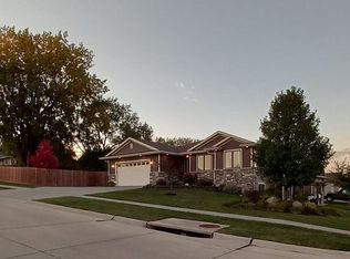 504 Heritage Rd, Cedar Falls, IA 50613