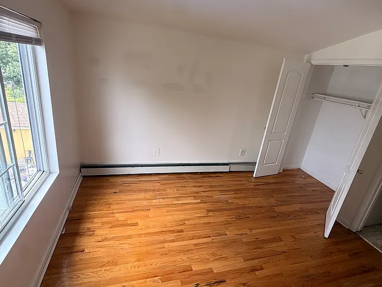 2914 Hering Ave #1 — Photo 10