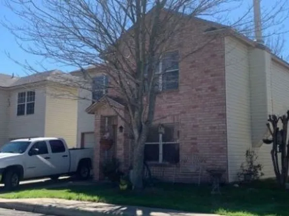 5 Stallion Hls, San Antonio, TX 78238