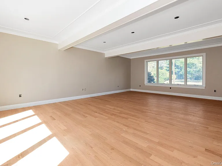 58 Marion Dr — Photo 13