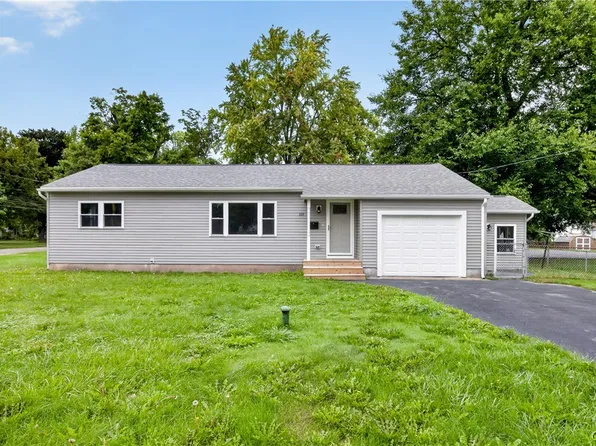 101 Oakley Dr E, Syracuse, NY 13205