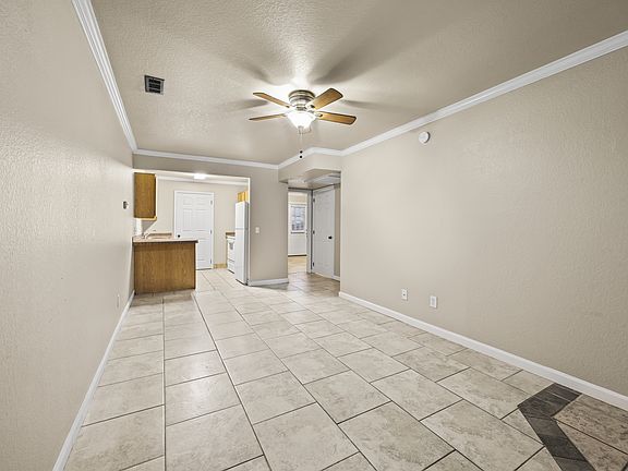 3rd image of 2060 N Leverett Ave APT 7