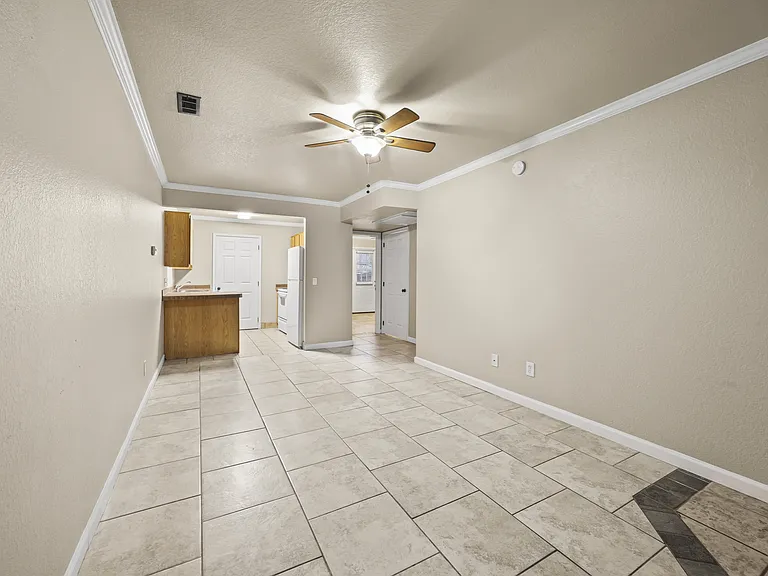 2060 N Leverett Ave #5 — Photo 2