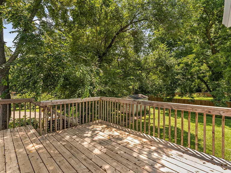 1404 E Elm St — Photo 23