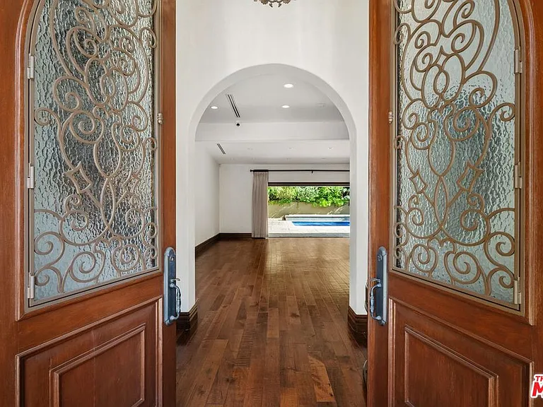 2108 San Ysidro Dr — Photo 4