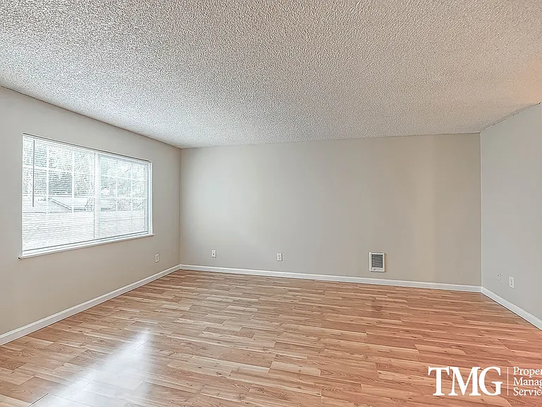 Cambria Apartments — Photo 30
