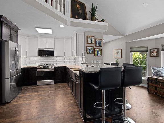 3rd image of 1609 N Lilas Dr