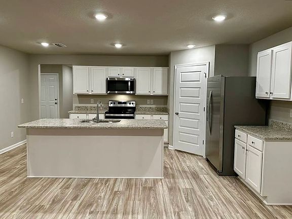 5th image of 436 Paget Dr