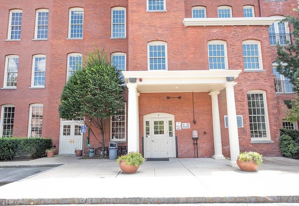 1st image of 4 Bishop St Unit 402