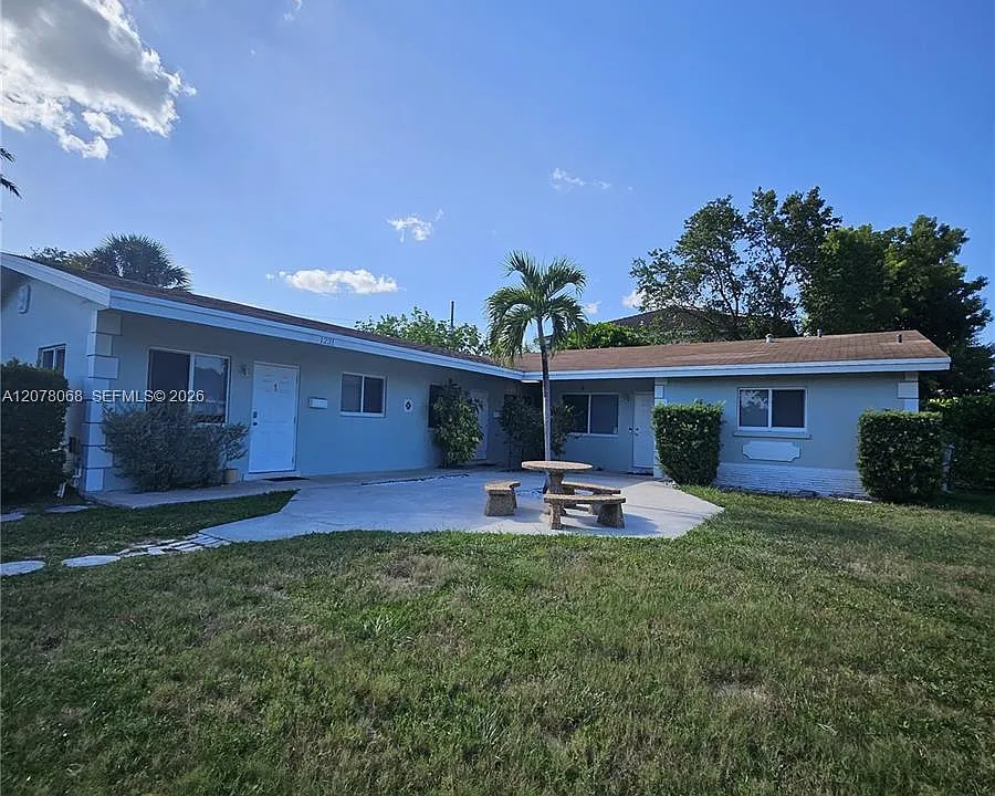 1231 NE 23rd Ave #3