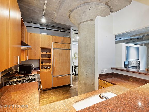 4th image of 411 W Ontario St APT 226