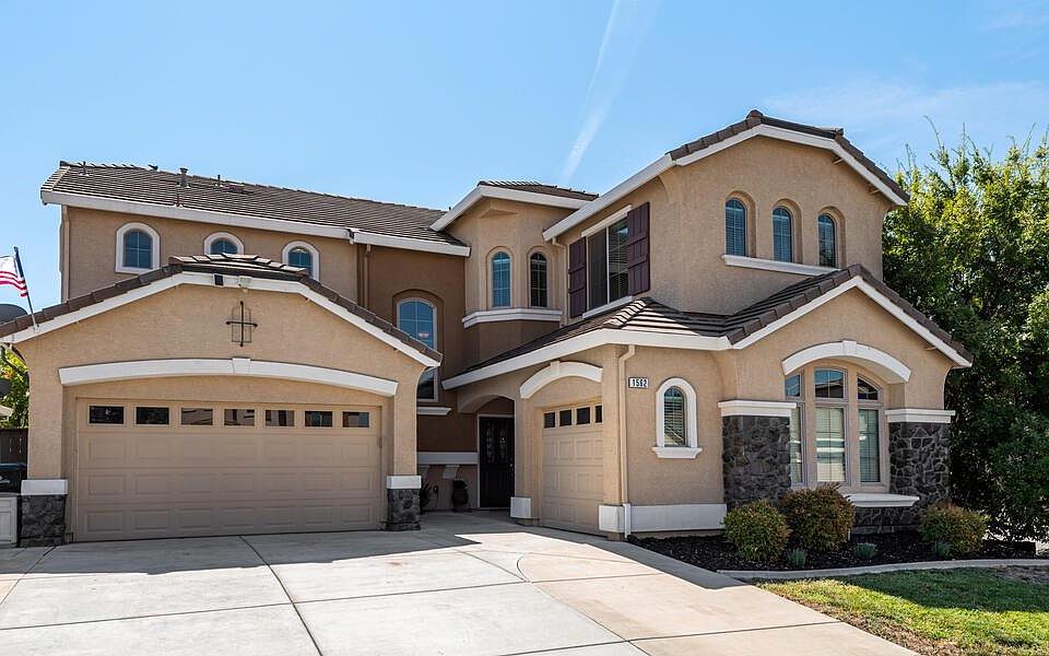 1st image of 1562 La Guardia Cir
