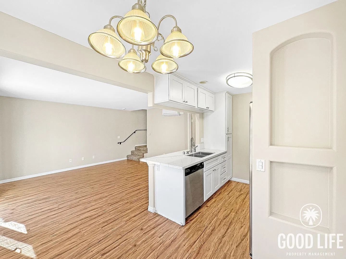 SD: Two-Story 2BD/2BA Corner Townhome in Clairemont w/ Wrap-Around Patio, In-Unit Laundry & Commu... — Photo 2