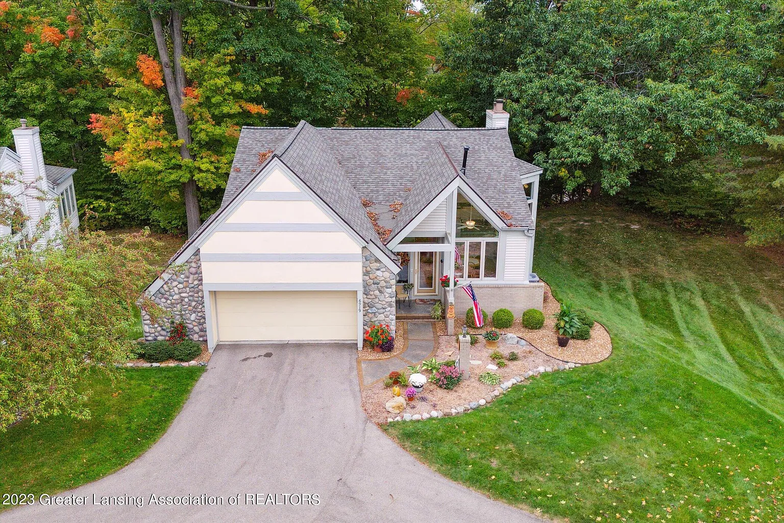 6919 Springtree Ln photo 1