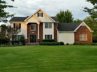 27445 Pond Dr, New Hudson, MI 48165