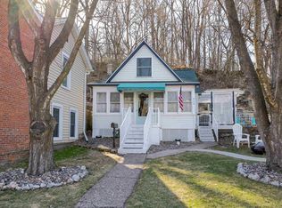 512 Dewey Ave, Galena, IL 61036