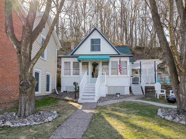512 Dewey Ave, Galena, IL 61036