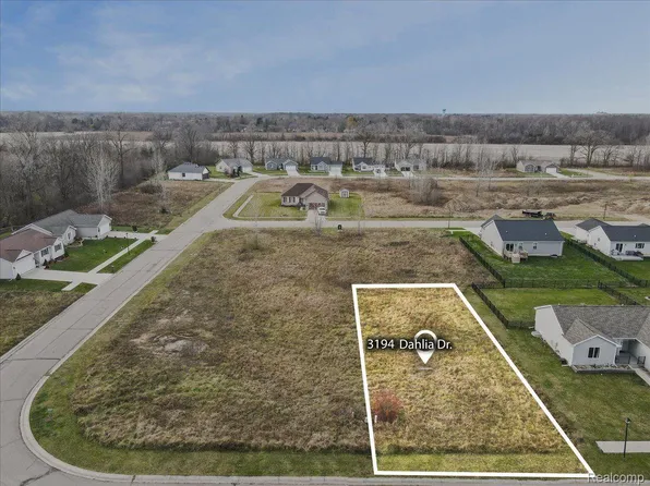 3194 Dahlia Dr, Burton, MI 48519