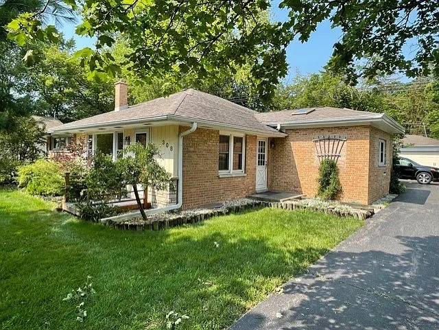 308 N Waukegan Rd photo 1